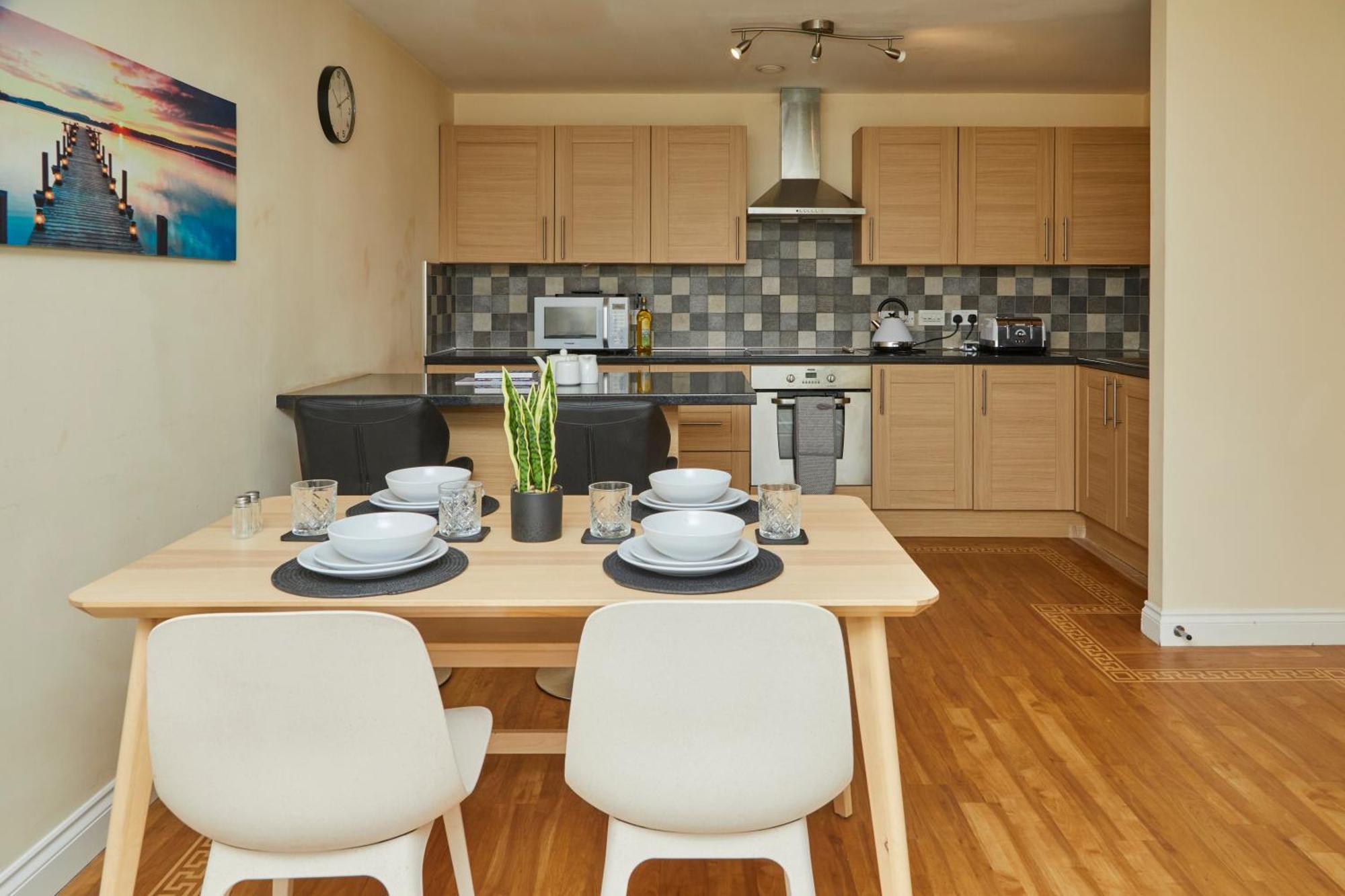 Stylish 2-Bedroom Apartment With Free Parking 哈利法克斯 外观 照片