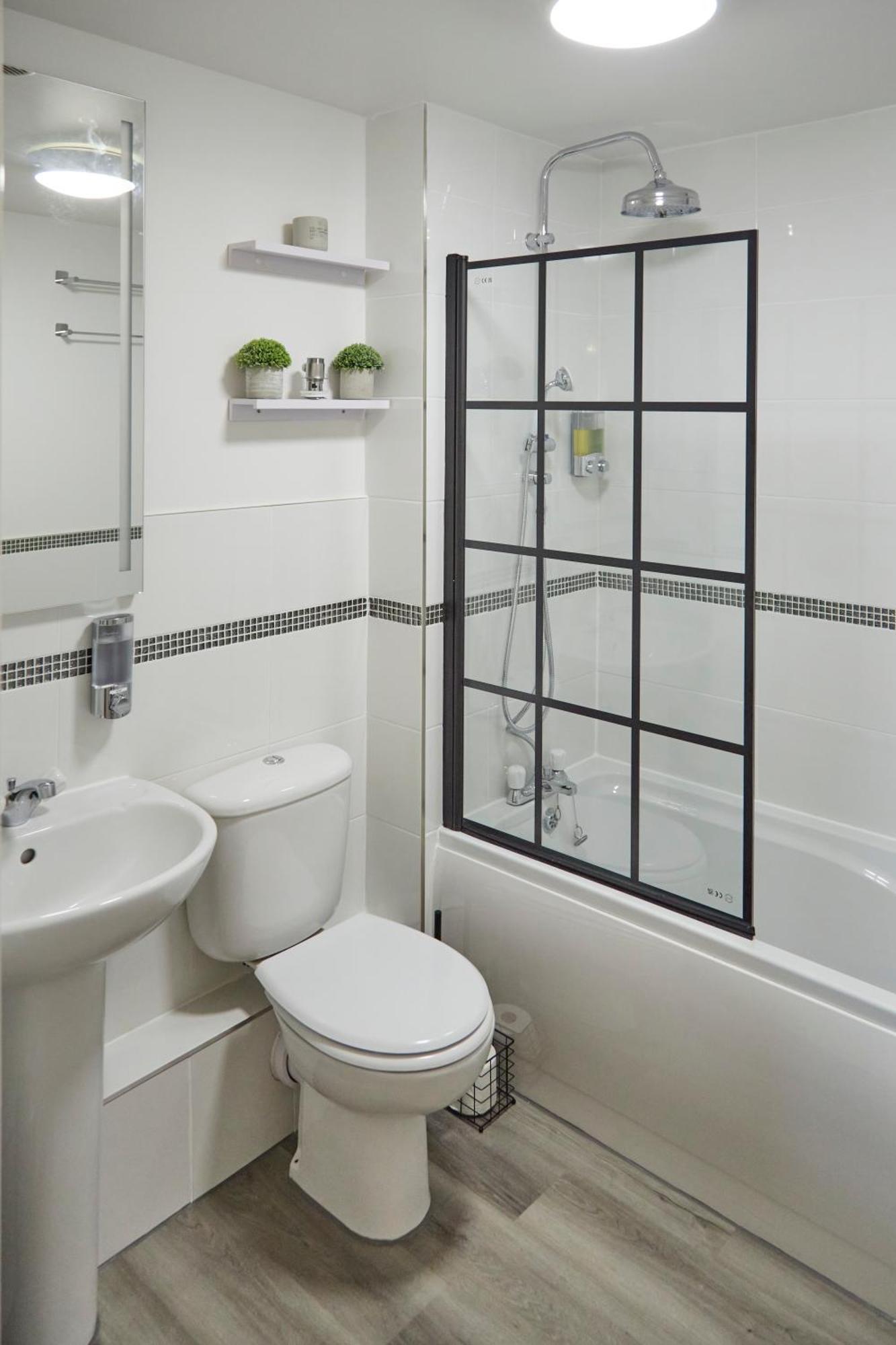 Stylish 2-Bedroom Apartment With Free Parking 哈利法克斯 外观 照片